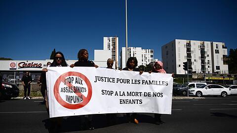 In den von Drogengewalt beherrschten Viertel in Marseille protestieren Bewohner und Betroffene gegen den Rauschgifthandel (Archivbild).