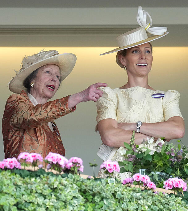 Prinzessin Anne mit ihrer Tochter Zara Tindall. Royal-Expertin Catrin Bartenbach vermutet, dass Harry und Meghan deren Nähe bald suchen. Prinzessin Anne mit ihrer Tochter Zara Tindall. Royal-Expertin Catrin Bartenbach vermutet, dass Harry und Meghan deren Nähe bald suchen.