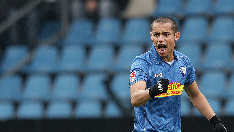 Ein Bild aus dem Jahr 2011: Damals spielte Azaouagh noch beim VfL Bochum, mittlerweile ist der 32-Jährige vereinslos. (Archivbild) Ein Bild aus dem Jahr 2011: Damals spielte Azaouagh noch beim VfL Bochum, mittlerweile ist der 32-Jährige vereinslos. (Archivbild)