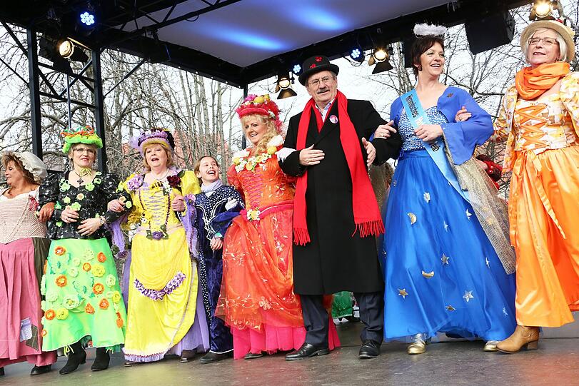 Die Bilder vom Tanz der Marktweiber am Viktualienmarkt.