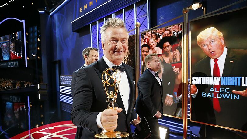 Der falsche Trump: Alec Baldwin wurde als bester Comedy-Nebendarsteller ausgezeichnet. Der falsche Trump: Alec Baldwin wurde als bester Comedy-Nebendarsteller ausgezeichnet.