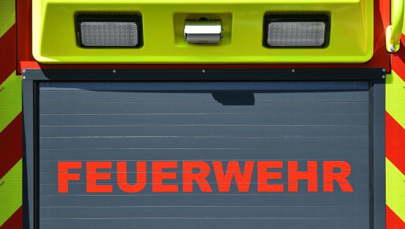 Der Schriftzug "Feuerwehr" ist auf einem Einsatzfahrzeug angebracht. Foto: Martin Schutt/dpa-Zentralbild/dpa/Archivbild Der Schriftzug "Feuerwehr" ist auf einem Einsatzfahrzeug angebracht. Foto: Martin Schutt/dpa-Zentralbild/dpa/Archivbild