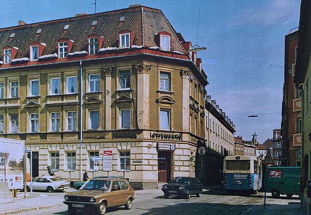Dieser Häuserblock an der Keller- und Steinstraße steht heute noch. Anfang der 70er-Jahre sollte er einer sechsspurigen Stadtautobahn weichen.
