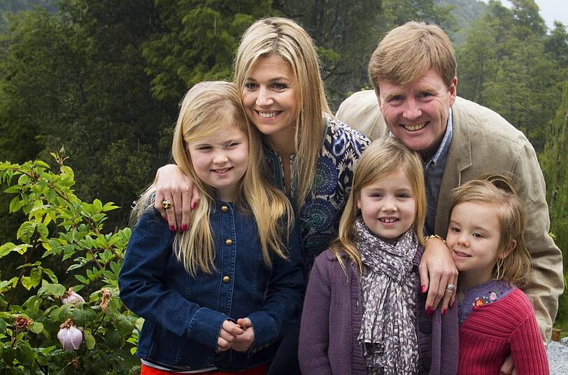 Das Königspaar der Niederlande mit seinen drei Meisjes: Máxima, Willem-Alexander sowie die Mädchen Catharina-Amalia, Alexia and Ariane.