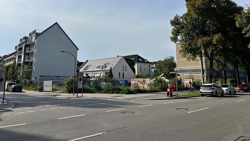 Auf diesem Grundstück sollten eigentlich Wohnungen entstehen. Doch auch sieben Jahre nach dem Aus der Tankstelle sieht man davon nichts. Auf diesem Grundstück sollten eigentlich Wohnungen entstehen. Doch auch sieben Jahre nach dem Aus der Tankstelle sieht man davon nichts.