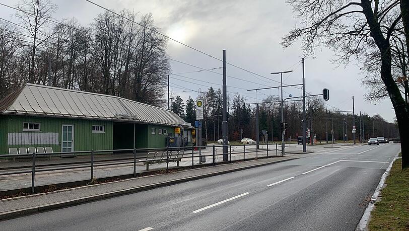 Die Haltestelle Großhesseloher Brücke in Richtung Grünwald: Dahinter (l. im Bild) befindet sich die Wendeschleife. Die Haltestelle Großhesseloher Brücke in Richtung Grünwald: Dahinter (l. im Bild) befindet sich die Wendeschleife.