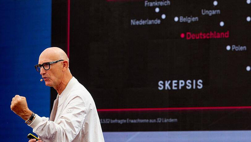 Telekom-Chef Tim Höttges warnt vor Pessimismus beim Thema KI. Telekom-Chef Tim Höttges warnt vor Pessimismus beim Thema KI.