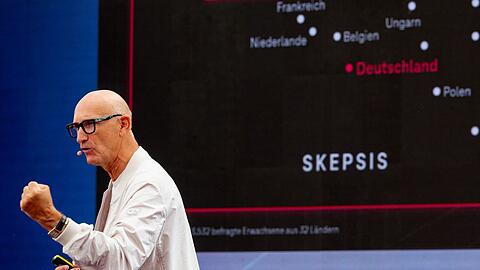 Telekom-Chef Tim H&ouml;ttges warnt vor Pessimismus beim Thema KI.