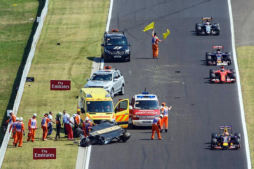 Force-India-Pilot Sergio Perez hat den Horror-Crash im ersten freien Training zum Großen Preis von Ungarn glimpflich überstanden.