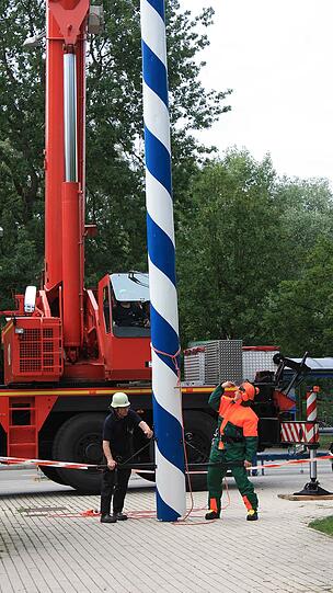 Weg ist der Maibaum in Thalkirchen: Klicken Sie sich durch die Bilder des Feuerwehreinsatzes.