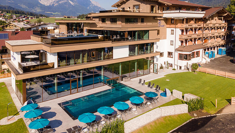 Das vielleicht schönste Urlaubsgefühl: vom erfüllenden Tag in der farbenfrohen Natur zurück ins Hotel kommen.