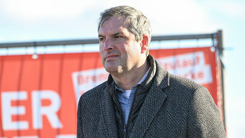Christian Bauer (CSU), Bürgermeister von Grafing, verlor am Dienstag bei einer Sitzung des Bauausschusses plötzlich das Bewusstsein und sackte zusammen. Der 57-Jährige starb am frühen Abend im Klinikum Ebersberg München Ost. (Archivbild) Christian Bauer (CSU), Bürgermeister von Grafing, verlor am Dienstag bei einer Sitzung des Bauausschusses plötzlich das Bewusstsein und sackte zusammen. Der 57-Jährige starb am frühen Abend im Klinikum Ebersberg München Ost. (Archivbild)