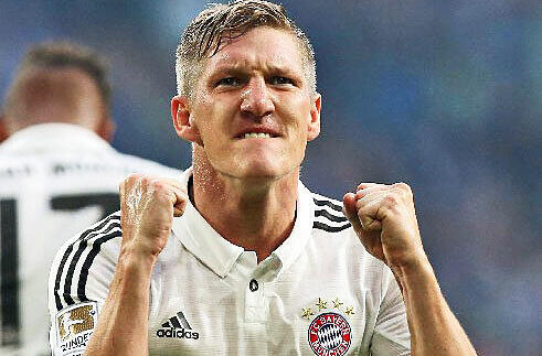 Bastian Schweinsteiger - FC Bayern: 300 Bundesligaspiele hat Deutschlands Fußballer des Jahres, der derzeit nach einer Sprunggelenks-OP pausiert, mittlerweile für die Bayern gemacht. Spätestens seit dem Champions-League-Sieg ist er unsterblich.