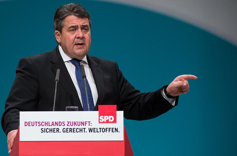 Sigmar Gabriel kritisiert den Kurs der CSU in der Flüchtlingspolitik heftig.