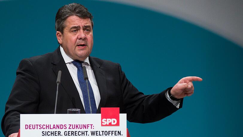 Sigmar Gabriel kritisiert den Kurs der CSU in der Flüchtlingspolitik heftig.