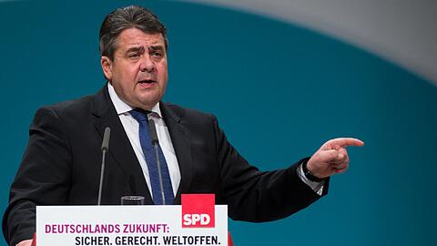 Sigmar Gabriel kritisiert den Kurs der CSU in der Flüchtlingspolitik heftig.