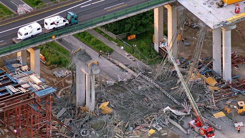 Die Luftaufnahme zeigt die Unfallstelle am Ersatzneubau der Talbrücke Schraudenbach.