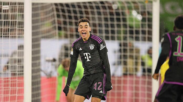 Einen jubelnden Jamal Musiala wollen die Münchner Fans noch möglichst lange im FCB-Trikot sehen.