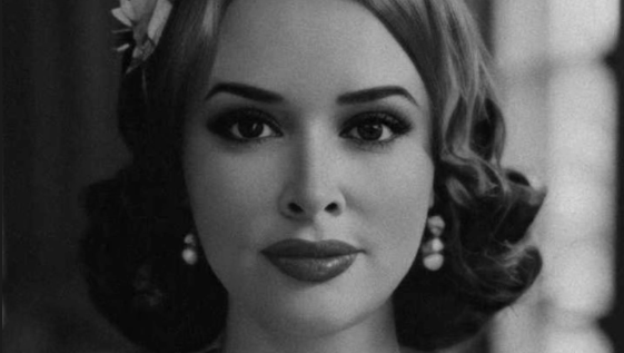 Daniela Katzenberger zeigt, wie sie in den 40er-Jahren ausgesehen hätte. Daniela Katzenberger zeigt, wie sie in den 40er-Jahren ausgesehen hätte.