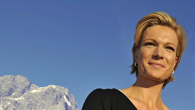 Maria Höfl-Riesch schießt zurück und äußert sich zur jüngsten Wasi-Kritik an ihrem neuen Buch. Maria Höfl-Riesch schießt zurück und äußert sich zur jüngsten Wasi-Kritik an ihrem neuen Buch.