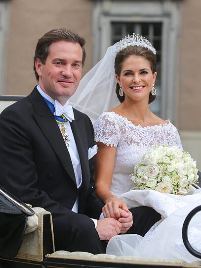 Prinzessin Madeleine und ihr Ehemann Chris O'Neill konnten nach dem Ja-Wort mit 400 Gästen im Königsschloss am Mälarsee feiern &ndash; bis in die Nacht. Die Bilder.