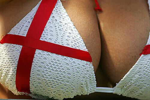 Am Dienstagabend trifft unsere Elf auf England, den Erzrivalen der deutschen Nationalmannschaft. Und diese Fans wollen wir nicht jubeln sehen!