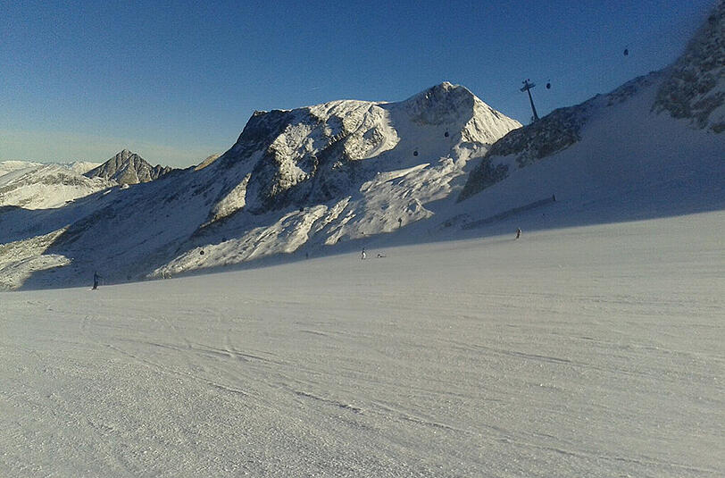 So sieht es aktuell am Hintertuxer Gletscher aus. Nach dem bisher mauen Winter kann die Saison nun richtig losgehen.