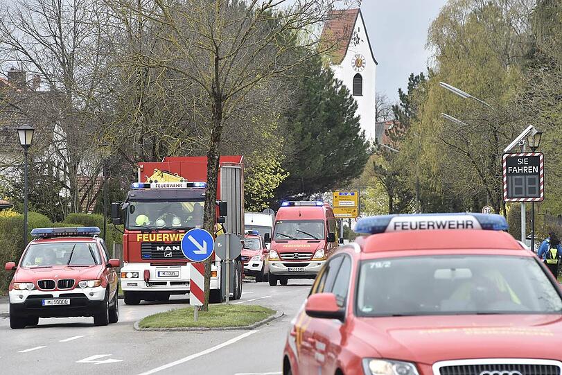 Ein technischer Defekt führte zu einem Großbrand beim Textilprouzenten Gore. Hier die Bilder des Brandes.