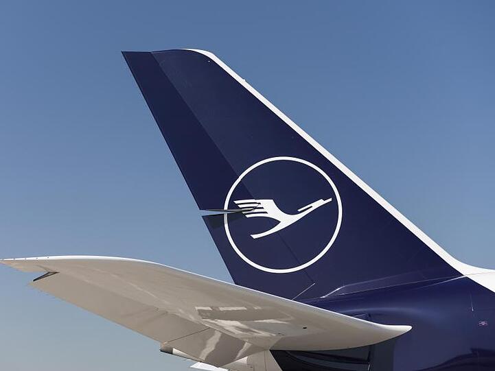 Ein Flugzeug der Fluggesellschaft Lufthansa. Foto: Silas Stein/Archivbild