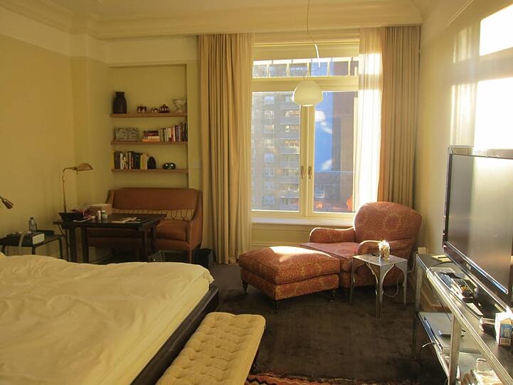 Ein Zimmer im Greenwich Hotel in New York. Das Hotel gehört Hollywood-Star Robert de Niro. Eine der Suiten ist Vorbild für die Gestaltung des Penthouse im Bayerischen Hof in München.