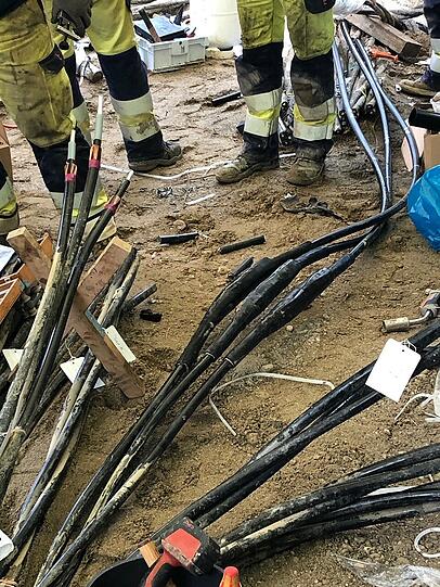 In Schichten arbeiten die SWM-Experten die Schäden nach und nach ab.