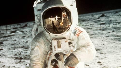 Der zweite Mann auf dem Mond: Edwin "Buzz" Aldrin. Der zweite Mann auf dem Mond: Edwin "Buzz" Aldrin.