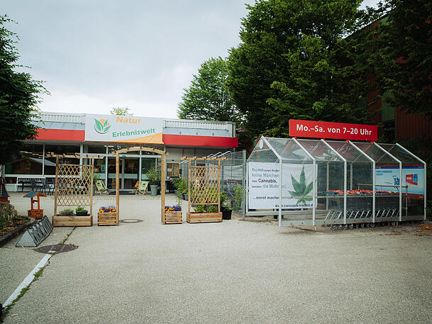Schaut aus wie ein Supermarkt, war mal ein Rewe: Die Tage der "Natur Erlebniswelt" in Aschheim sind gezählt. Schaut aus wie ein Supermarkt, war mal ein Rewe: Die Tage der "Natur Erlebniswelt" in Aschheim sind gezählt.