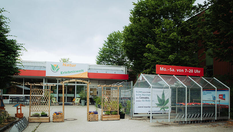 Schaut aus wie ein Supermarkt, war mal ein Rewe: Die Tage der "Natur Erlebniswelt" in Aschheim sind gezählt. Schaut aus wie ein Supermarkt, war mal ein Rewe: Die Tage der "Natur Erlebniswelt" in Aschheim sind gezählt.