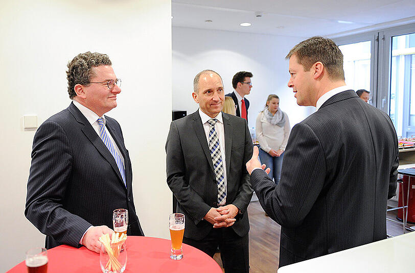 S.D. Prinz Stefan von und zu Liechtenstein (Botschafter von Liechtenstein), Adrian Hasler (Regierungschef von Liechtenstein)und Wolfgang Allgäuer (Hoval).