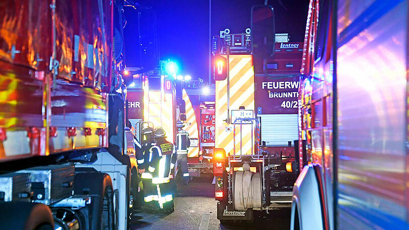 Die 30-Jährige wurde von einem Auto erfasst und schwer verletzt. Sie starb noch an der Unfallstelle.