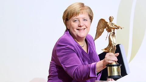 Angela Merkel wurde mit der "Goldenen Ehren-Victoria" für ihr Lebenswerk ausgezeichnet.