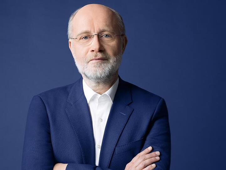 Harald Lesch blickt in die Kamera. Foto: Johanna Brinckman/ZDF/dpa/Archivbild