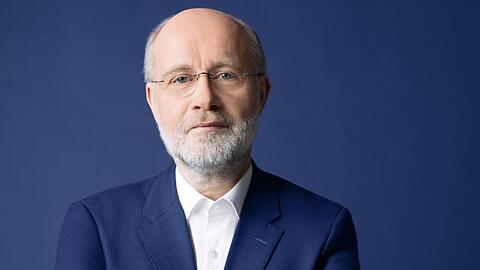 Harald Lesch blickt in die Kamera. Foto: Johanna Brinckman/ZDF/dpa/Archivbild