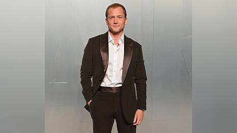 Taron Egerton soll eine neue Freundin haben.