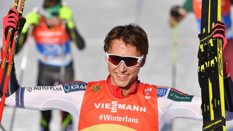 Sieger Jarl Magnus Riiber jubelt im Ziel über Gold bei der Nordischen Ski-WM in Seefeld. Sieger Jarl Magnus Riiber jubelt im Ziel über Gold bei der Nordischen Ski-WM in Seefeld.