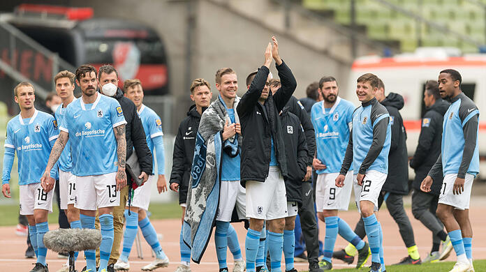 Blaue Derby-Freuden: Die Löwen lieferten unterm Zeltdach!