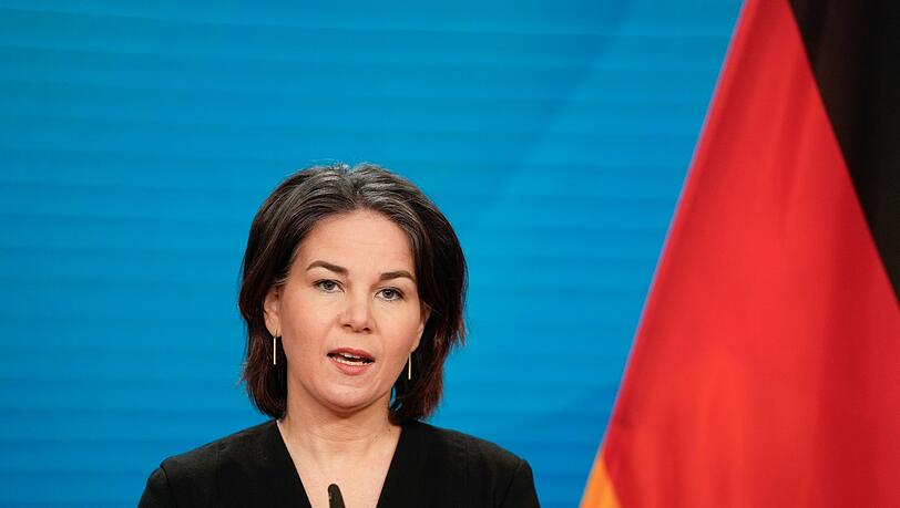 Bundesaußenministerin Annalena Baerbock: "Wir werden weitere Maßnahmen ergreifen, die gezielt in das Machtzentrum Putins treffen." Bundesaußenministerin Annalena Baerbock: "Wir werden weitere Maßnahmen ergreifen, die gezielt in das Machtzentrum Putins treffen."