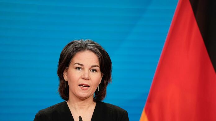 Bundesaußenministerin Annalena Baerbock: "Wir werden weitere Maßnahmen ergreifen, die gezielt in das Machtzentrum Putins treffen."