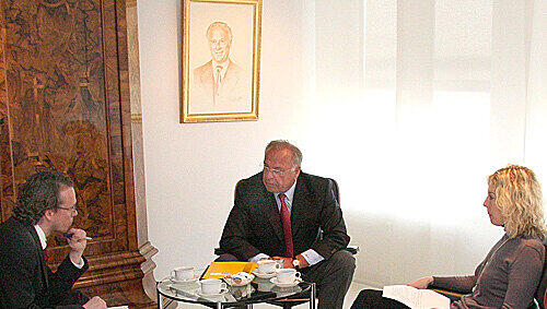 Randolf Rodenstock (Mitte) mit den AZ-Redakteuren Georg Thanscheidt und Kimberly Hoppe. Randolf Rodenstock (Mitte) mit den AZ-Redakteuren Georg Thanscheidt und Kimberly Hoppe.