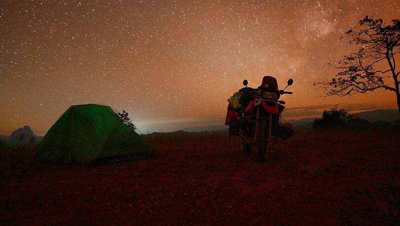 Ein Motorrad, ein Zelt, ein Bayer: Der 34-j&auml;hrige Florian Pollinger erlebt seit August das Abenteuer seines Lebens.