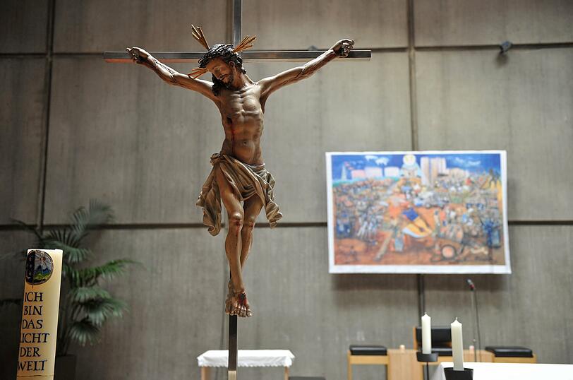 Kruzifix in der Pfarrkirche St. Elisabeth