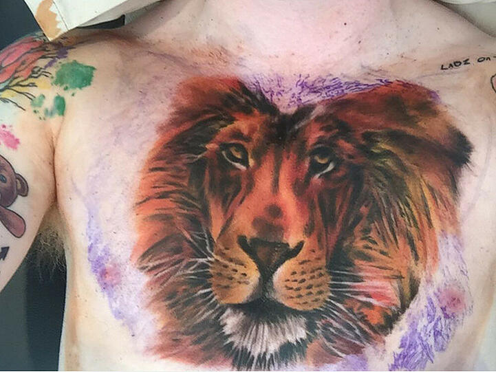 Ed Sheeran hat sich im wahrsten Sinne ein löwenstarkes Tattoo stechen lassen