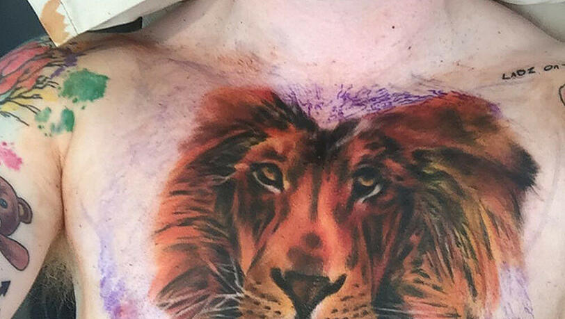 Ed Sheeran hat sich im wahrsten Sinne ein löwenstarkes Tattoo stechen lassen Ed Sheeran hat sich im wahrsten Sinne ein löwenstarkes Tattoo stechen lassen