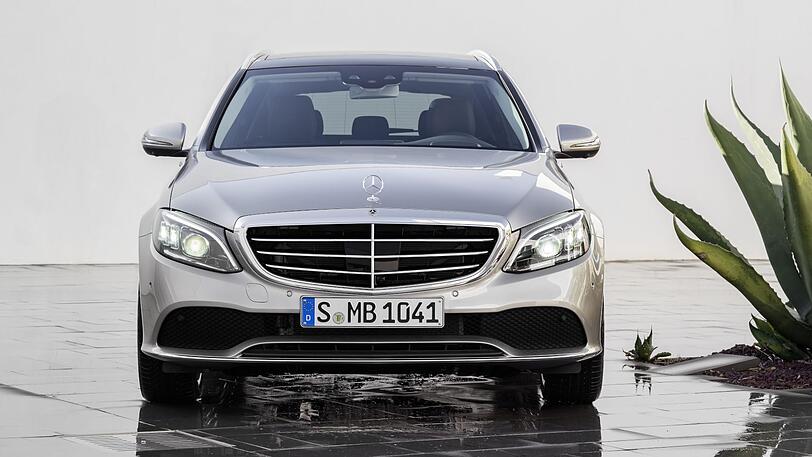 Typisch Mercedes: schicke Frontpartie mit Stern am aufgefrischten C-Klasse-Kombi.